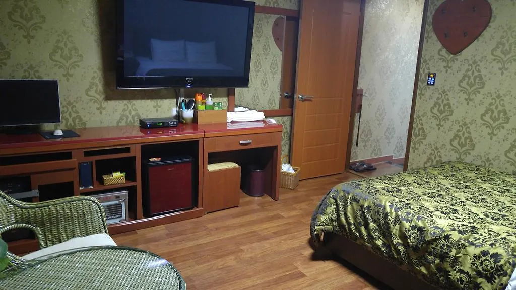 Loa Hotel Incheon 2*,